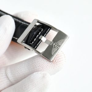 Breitling Montbrillant Super Clone Watch | Luxury Replica with Cash on Delivery 1109824369 - macro shot